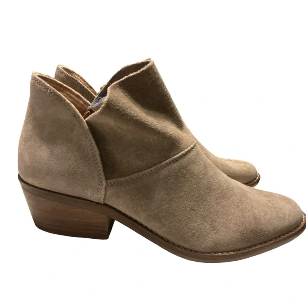 Lucky Brand Fahmida Taupe/Fawn Ankle Suede Booties shoes‎ size 7.5
